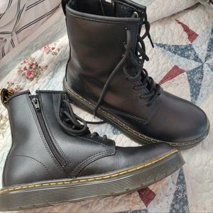NWOT Dr. Marten 1460 Softey T Leather Lace ups. LADIES SIZE 6 OR MEN 5